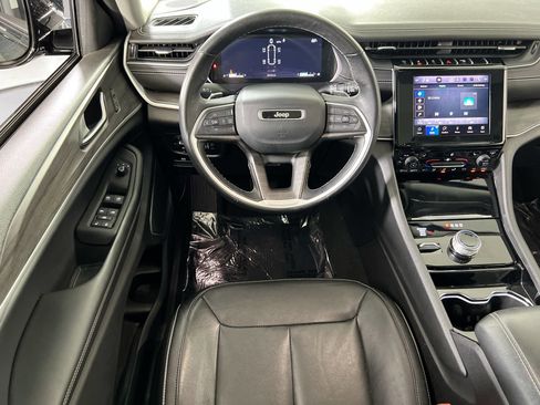 Used 2022 Jeep Grand Cherokee Limited image 22