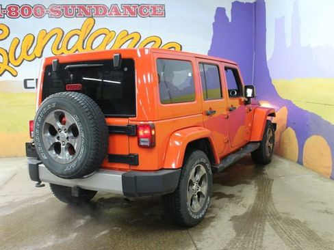 Used 2015 Jeep Wrangler Unlimited Sahara w/ Dual Top Group AWD/4WD image 4