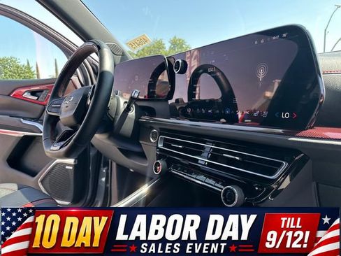 Certified 2024 Chevrolet Traverse RS w/ LPO, Floor Liner Package FWD image 29