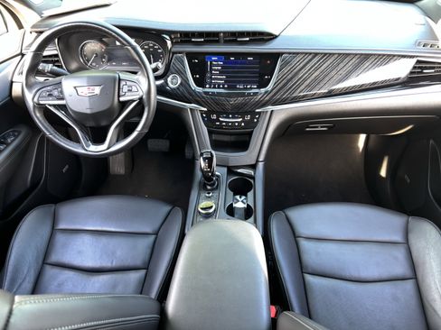 Used 2025 Cadillac XT6 Premium Luxury FWD image 13