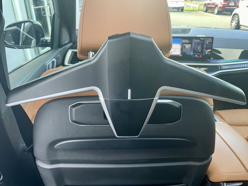 Used 2023 BMW X7 xDrive40i w/ M Sport Package image 32