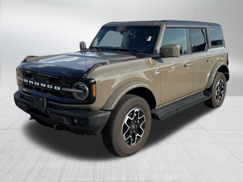 Used 2025 Ford Bronco Outer Banks AWD/4WD image 3