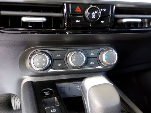 Used 2025 Nissan Kicks SV image 18