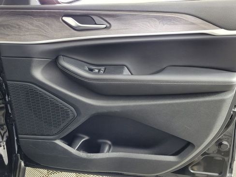 Used 2023 Jeep Grand Cherokee Limited image 35