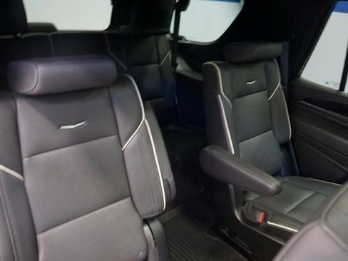 Certified 2024 Cadillac Escalade Sport w/ LPO, ONYX Package image 17