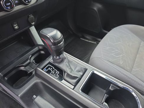 Used 2017 Toyota Tacoma TRD Off-Road w/ Tow Package (A/T) image 25