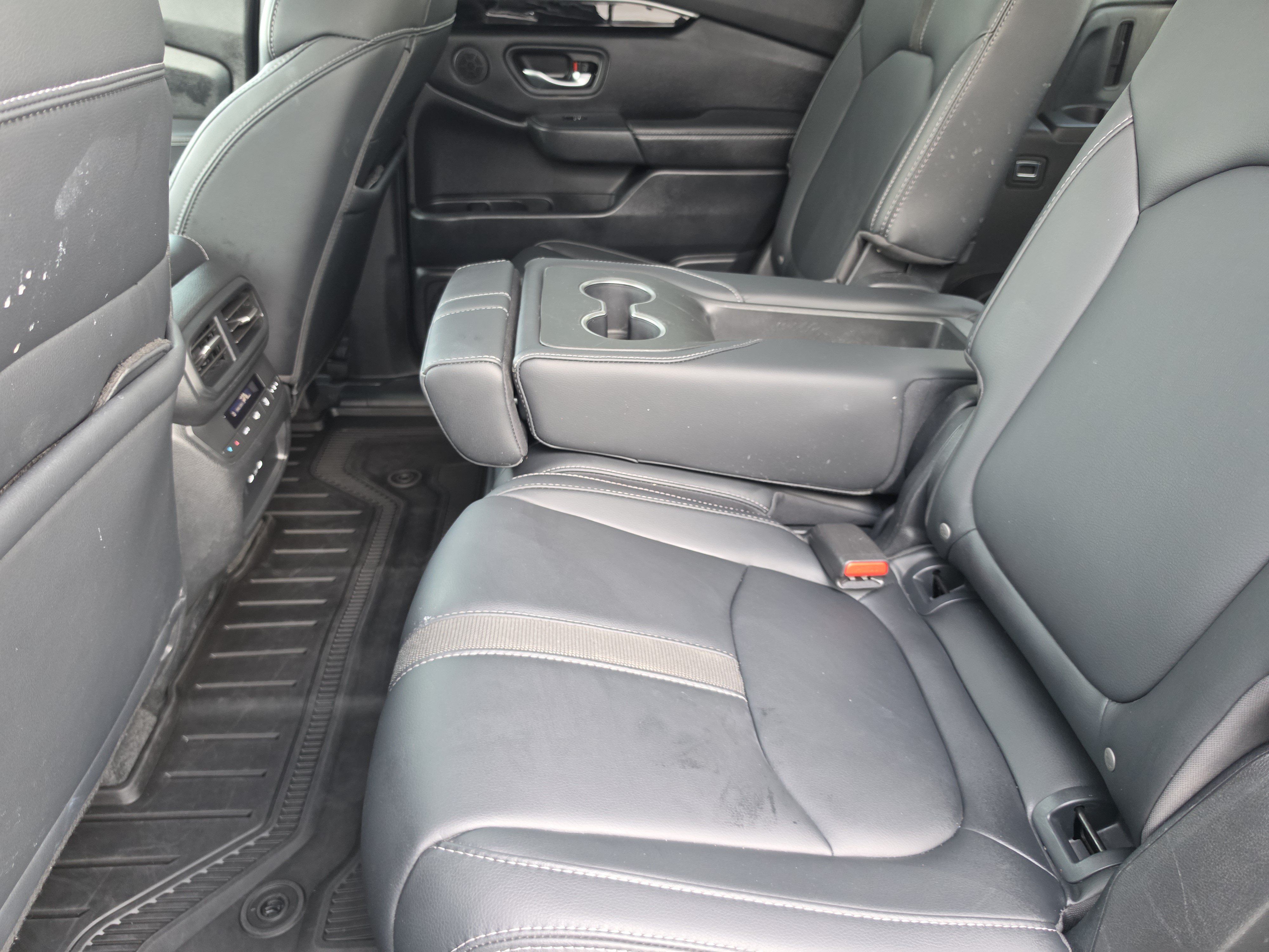 Used 2025 Honda Pilot EX-L image 8