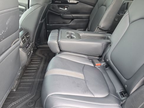 Used 2025 Honda Pilot EX-L image 8