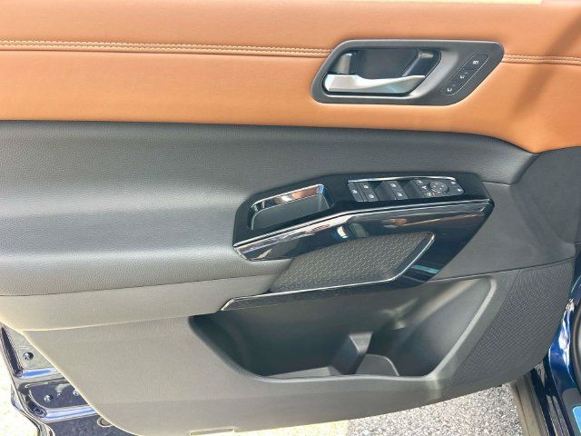 New 2026 Nissan Pathfinder Platinum AWD/4WD image 23