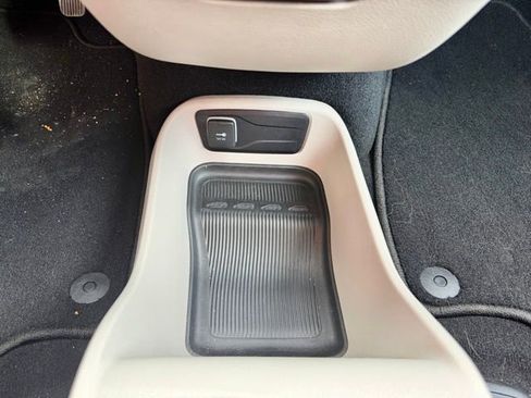 Used 2023 Chrysler Voyager LX FWD image 39