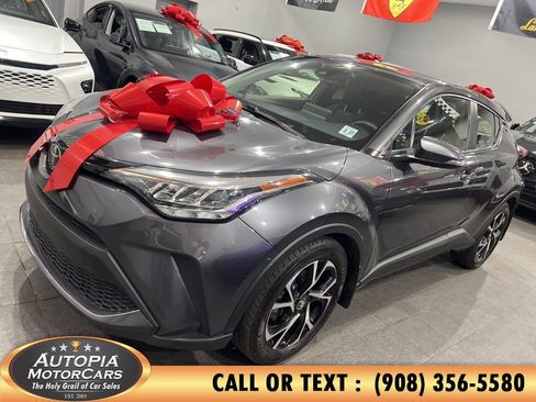 Used 2022 Toyota C-HR XLE FWD image 2