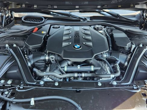 Used 2025 BMW 760i xDrive w/ Executive Package AWD/4WD image 18