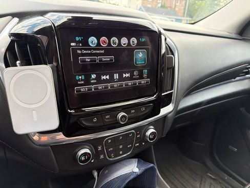 Used 2019 Chevrolet Traverse LT w/ LT Premium Package AWD/4WD image 22