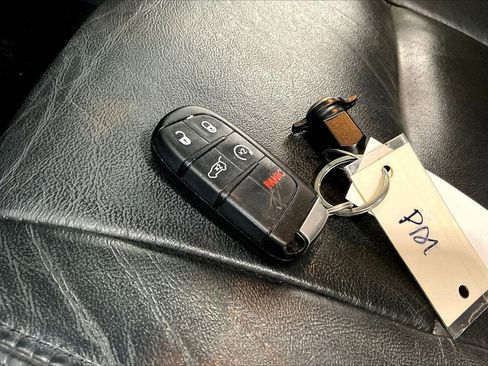 Used 2016 Dodge Durango Limited w/ Nav & Power Liftgate Group image 19