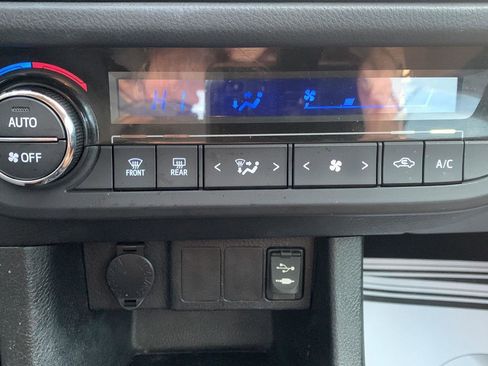 Used 2015 Toyota Corolla L image 8