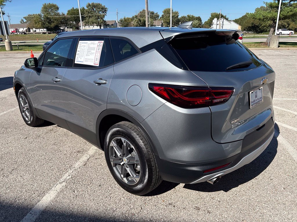 Used 2025 Chevrolet Blazer LT FWD image 9