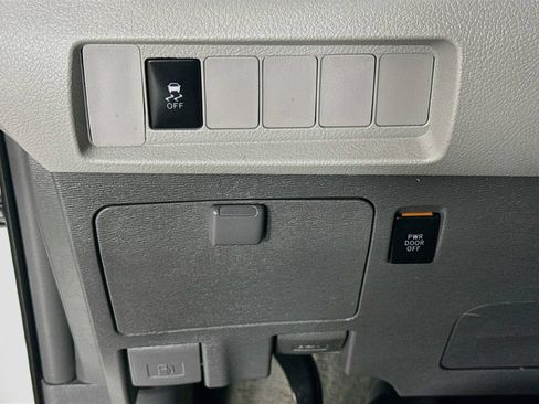 Certified 2018 Toyota Sienna LE FWD image 12
