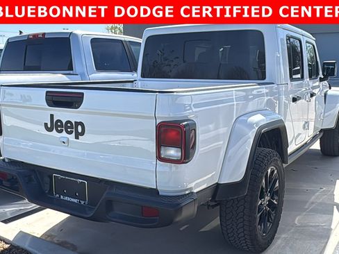 Used 2024 Jeep Gladiator Sport image 4