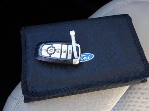 Used 2020 Ford Explorer Limited image 43