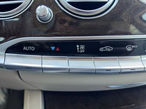 Used 2019 Mercedes-Benz S 560 Sedan image 24