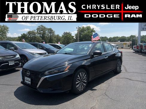 Used 2025 Nissan Altima 2.5 SV FWD image 3