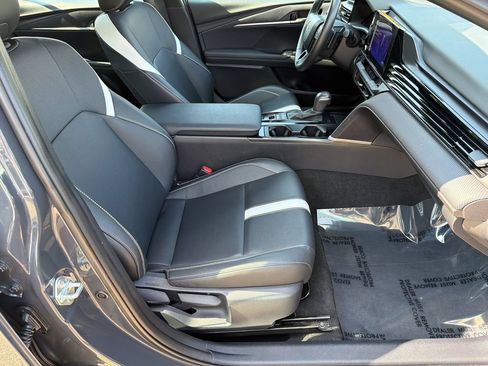 Used 2025 Toyota Camry SE FWD image 30
