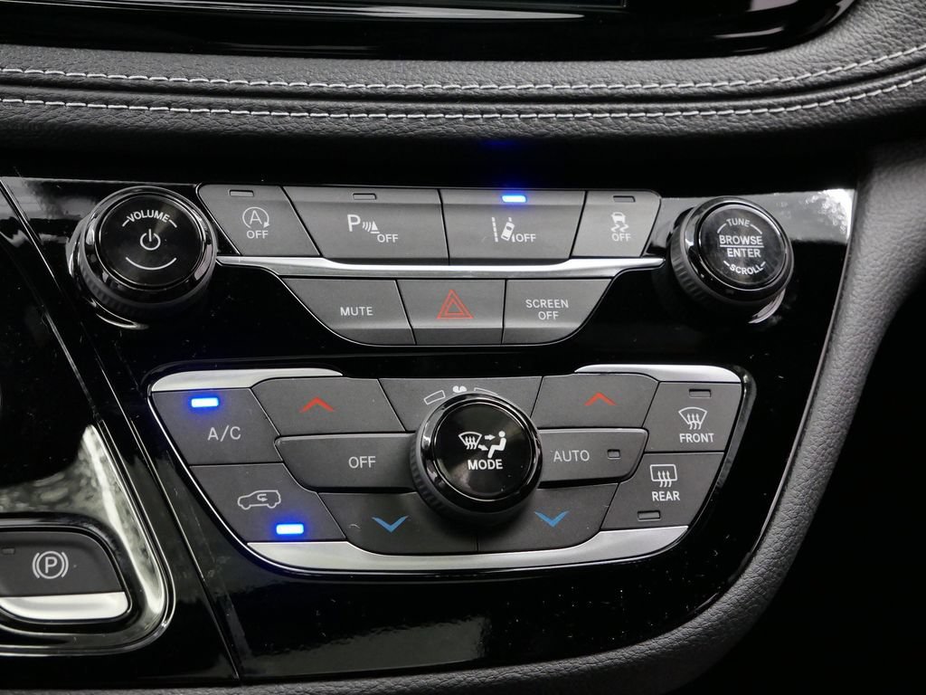 New 2026 Chrysler Pacifica Select AWD/4WD image 45