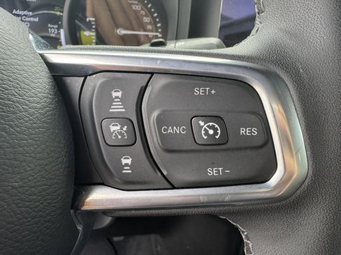 Used 2025 Jeep Wrangler Unlimited Sahara w/ Safety Group AWD/4WD image 31