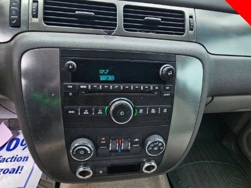 Used 2007 Chevrolet Suburban 2WD image 11