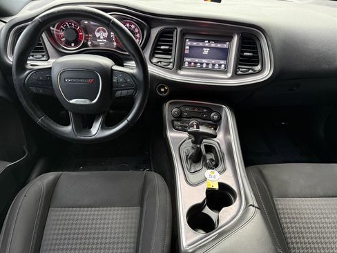 Used 2018 Dodge Challenger SXT RWD image 15