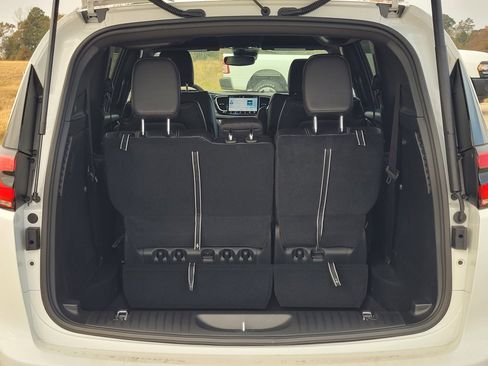 New 2026 Chrysler Pacifica Select image 7