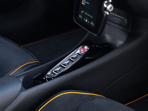 Used 2023 McLaren Artura RWD image 67