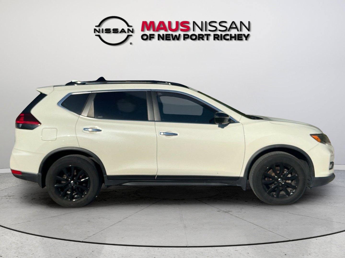 Used 2018 Nissan Rogue SV w/ Premium Package FWD image 9