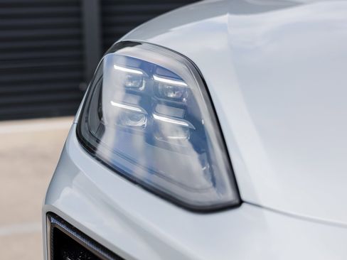 New 2026 Porsche Cayenne GTS image 13