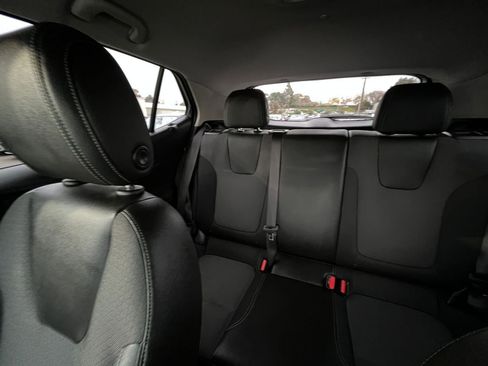 Used 2025 Buick Encore GX Preferred image 37