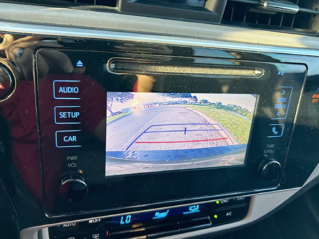 Used 2018 Toyota Corolla LE FWD image 22