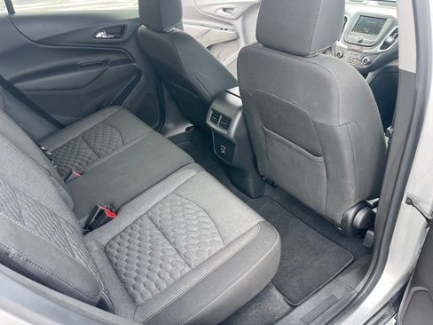 Used 2019 Chevrolet Equinox LT w/ Driver Convenience Package image 18