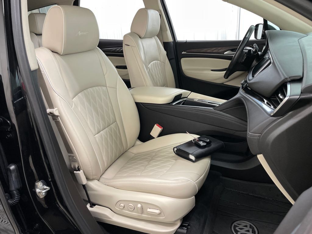 Certified 2022 Buick Enclave Avenir w/ Avenir Technology Package AWD/4WD image 44