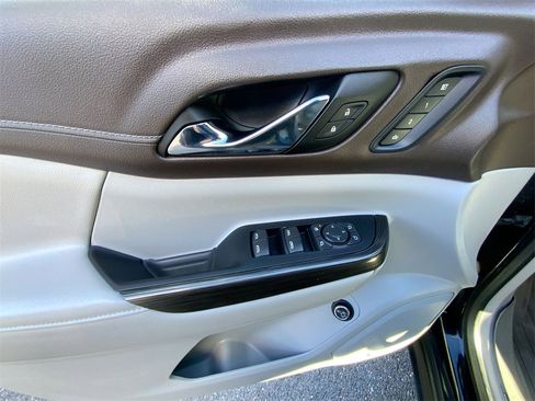 Used 2023 GMC Acadia SLT w/ Technology Package image 22