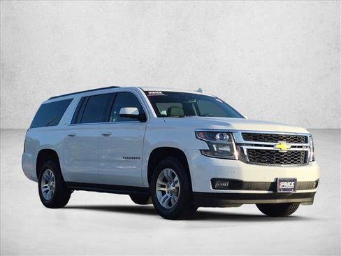 Used 2017 Chevrolet Suburban LT w/ Luxury Package RWD image 3