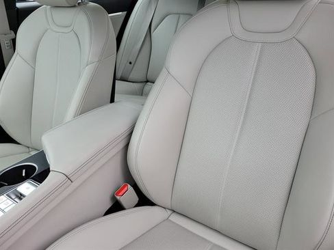 Used 2024 Genesis G70 2.5T image 5