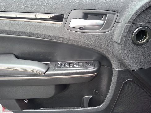 Used 2019 Chrysler 300 S w/ 300S Alloy Package image 10