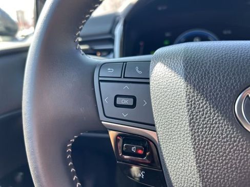 Used 2025 Toyota Camry SE image 19