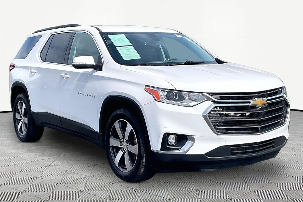 Used 2021 Chevrolet Traverse LT w/ LT Premium Package AWD/4WD image 3