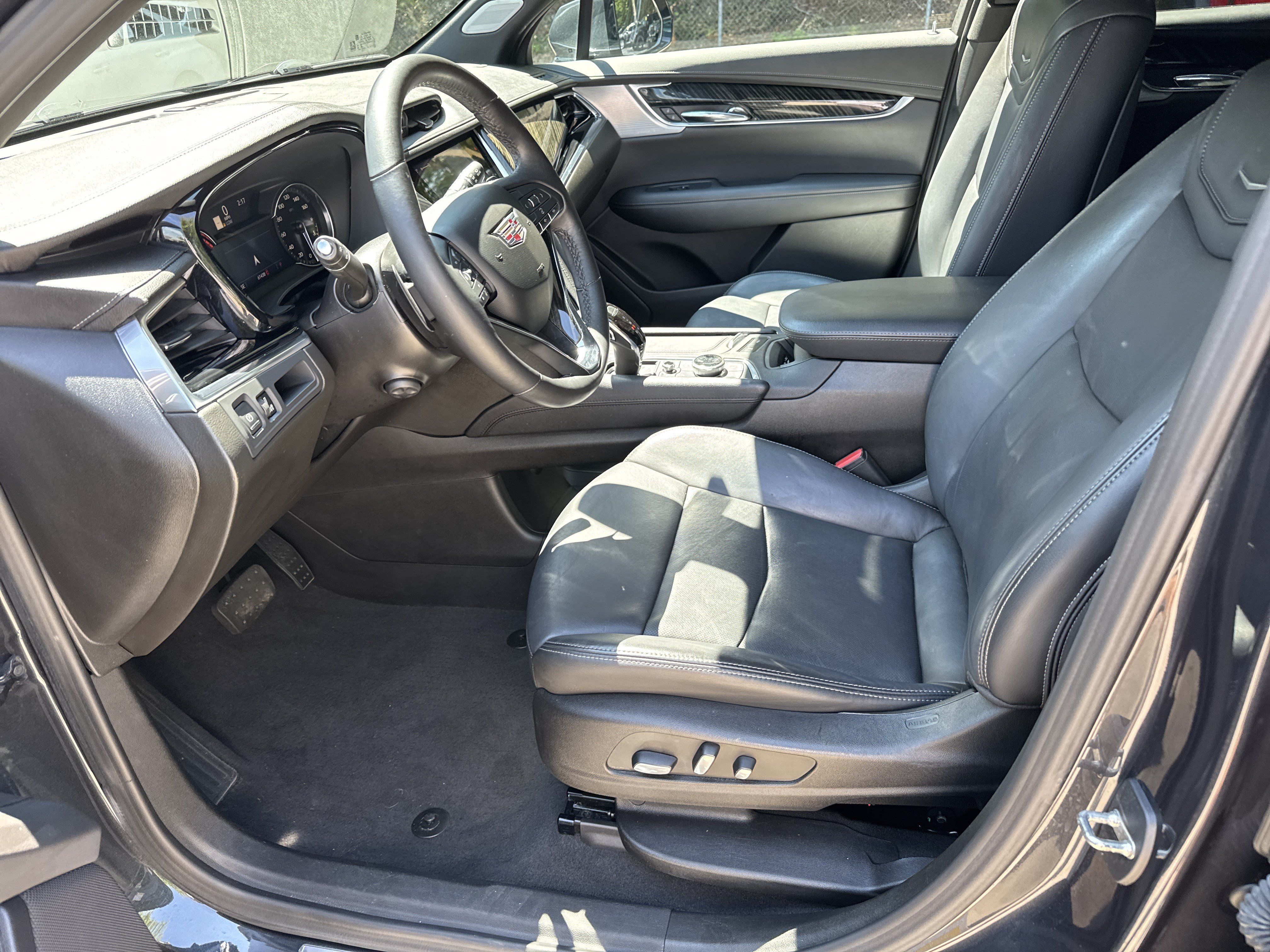 Used 2023 Cadillac XT6 Premium Luxury FWD image 8