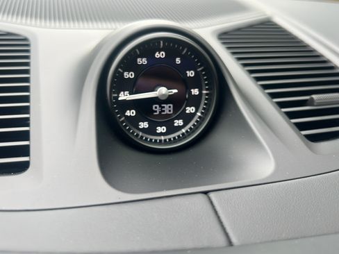 Certified 2025 Porsche Cayenne E-Hybrid AWD/4WD image 27