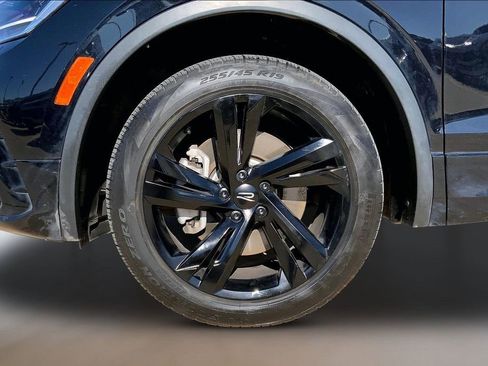 Used 2024 Volkswagen Tiguan SE R-Line w/ MDO Package, Two-Row AWD/4WD image 9