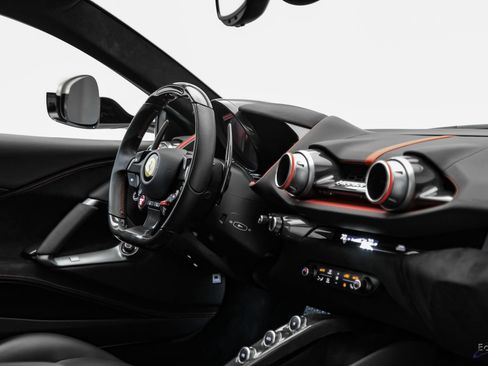 Used 2019 Ferrari 812 Superfast RWD image 59