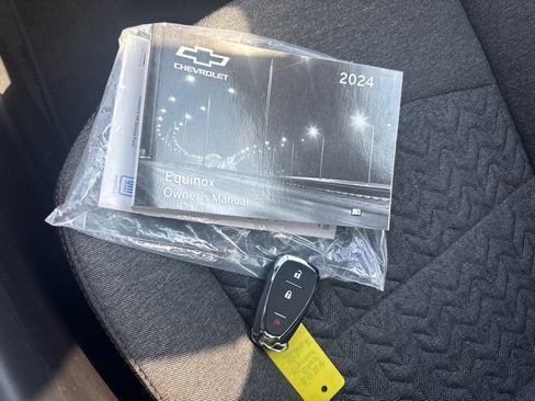 Used 2024 Chevrolet Equinox LT image 32