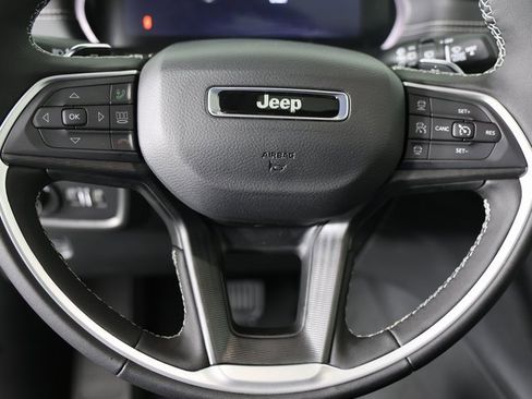 Used 2025 Jeep Grand Cherokee L Altitude image 14